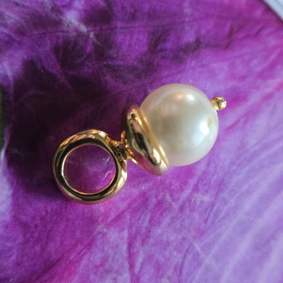 pendant white faux pearl gold tone metal charm pearlcore - Picture 4 of 8